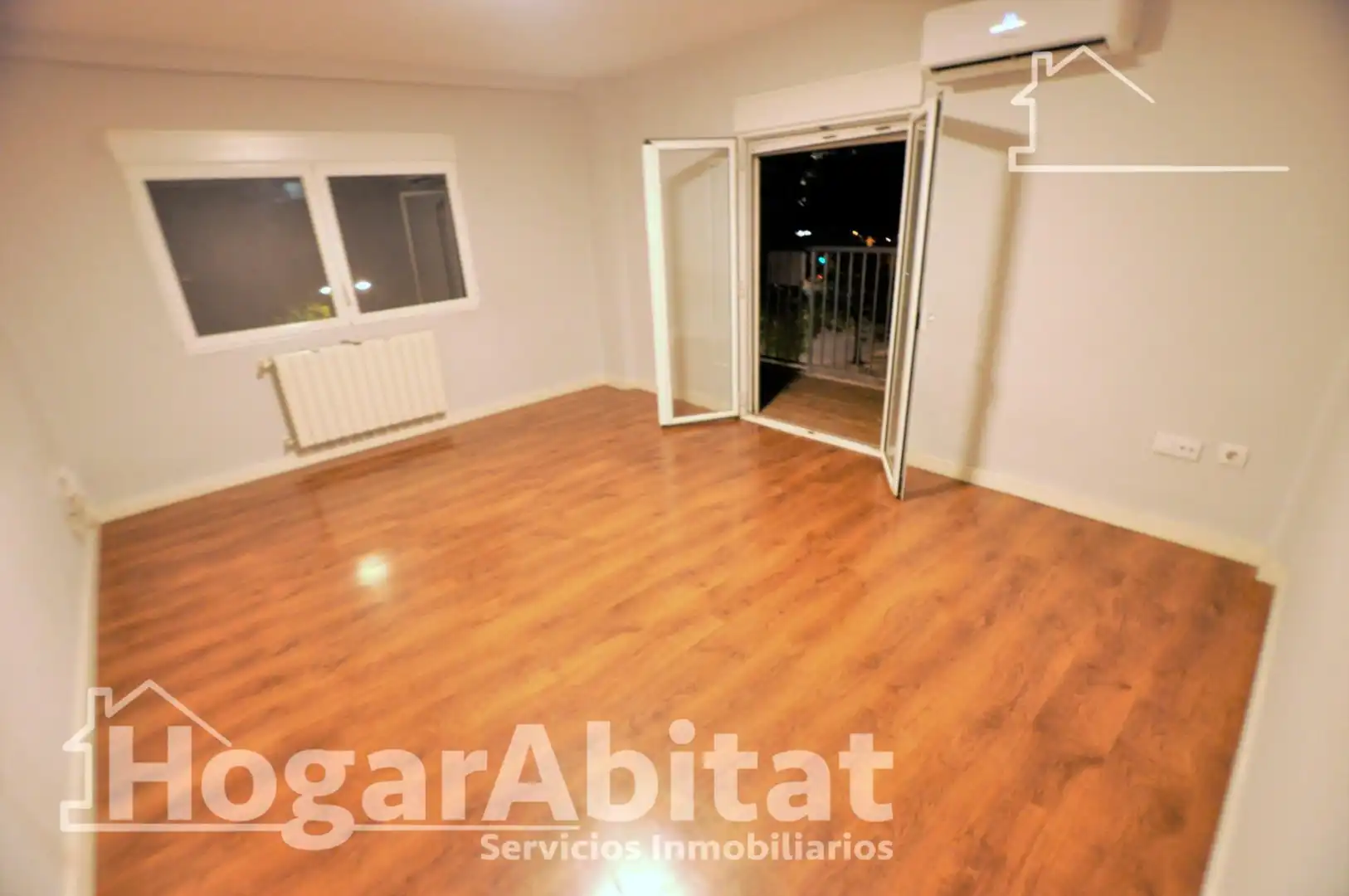 Bedroom of Flat for sale in Valencia  with Air Conditioner, Heating and Parquet flooring