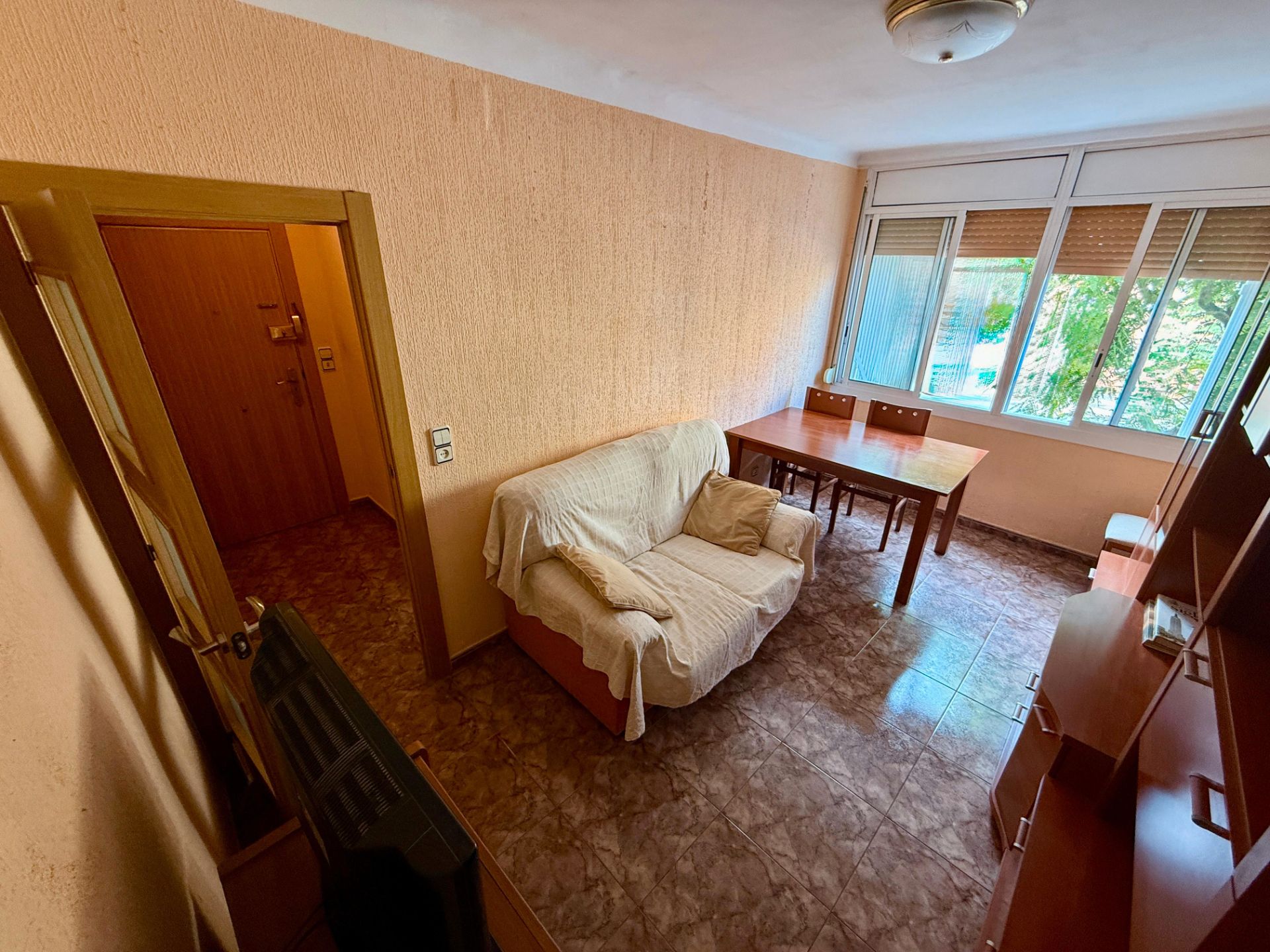 Living room of Flat for sale in Cornellà de Llobregat  with Furnished and Oven