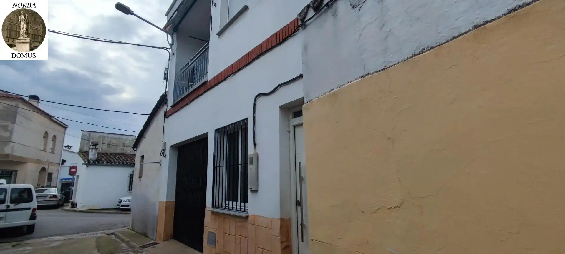 Vista exterior de Casa o xalet en venda en Navalmoral de la Mata amb Aire condicionat, Calefacció i Terrassa