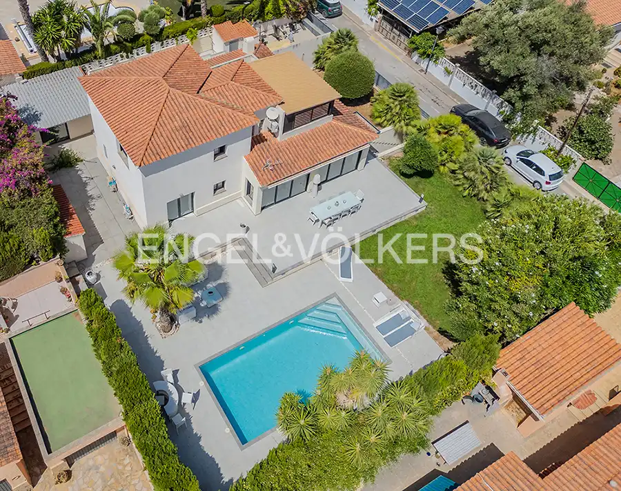 Vista exterior de Casa o chalet en venta en El Campello con Aire acondicionado, Calefacción y Jardín privado