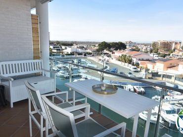 Pis amb piscina en venda a Cap de la Gola 28