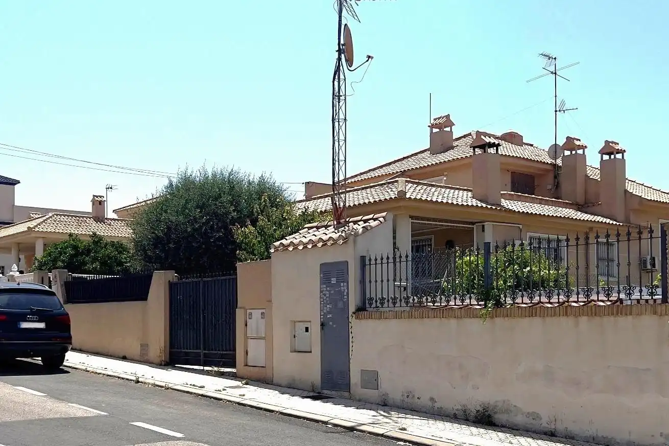 Casa pareada con jardín en venta en Calle C. Meridiano 4, imagen 60