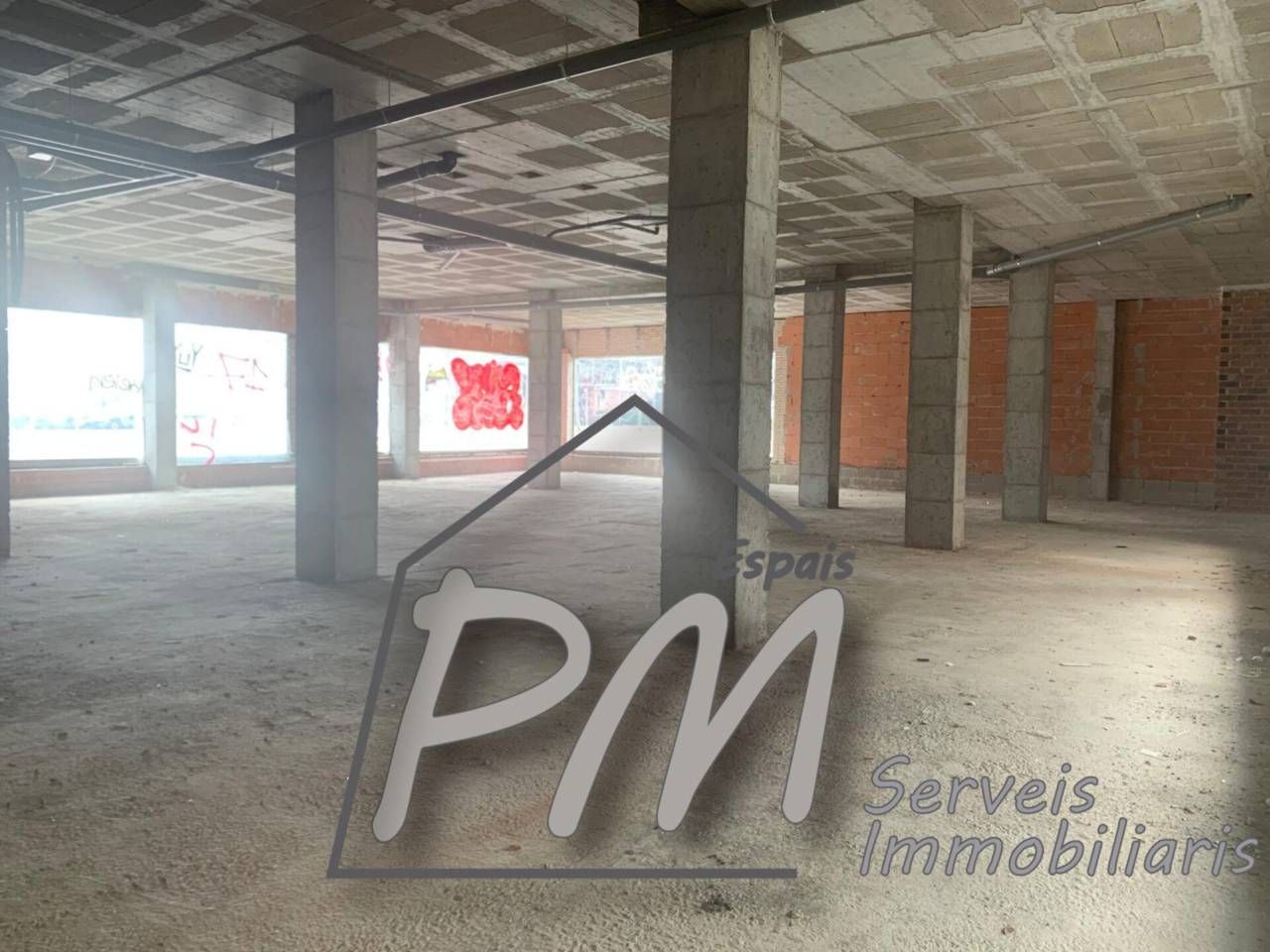 Premises to rent in Salt