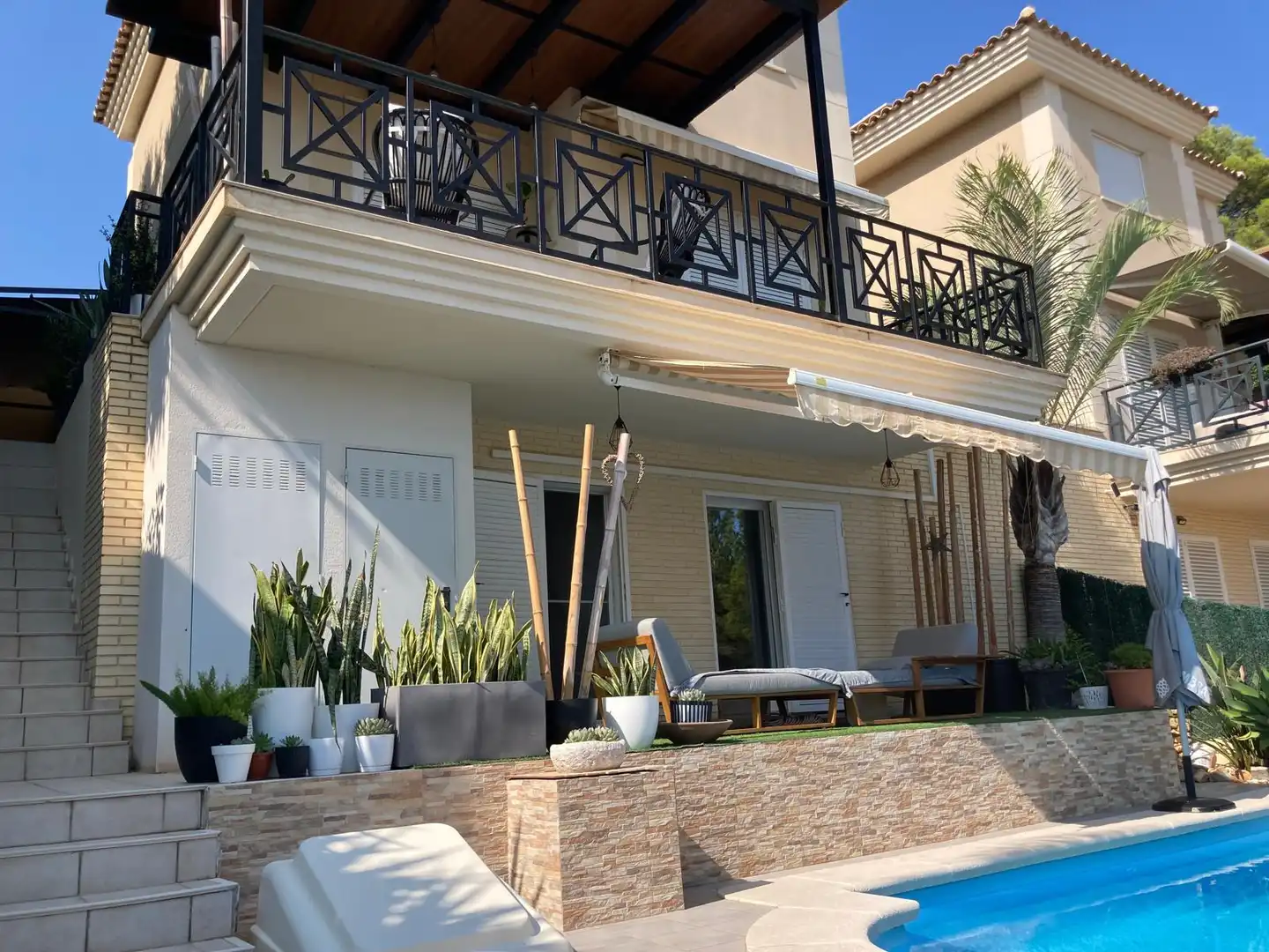 Vista exterior de Casa adosada en venta en La Nucia con Aire acondicionado, Jardín privado y Terraza