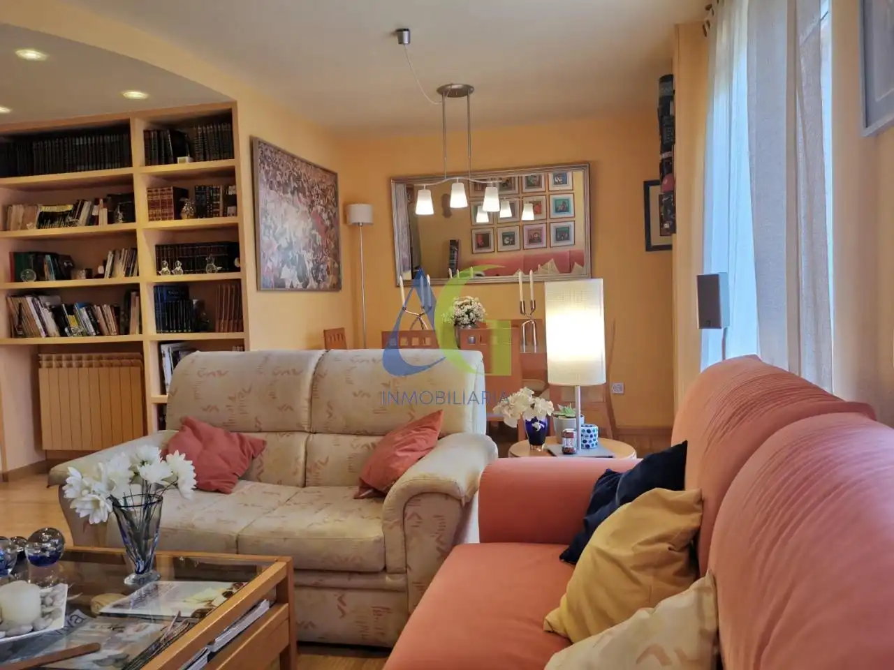 Sala de estar de Piso en venta en León Capital  con Calefacción, Parquet y Terraza