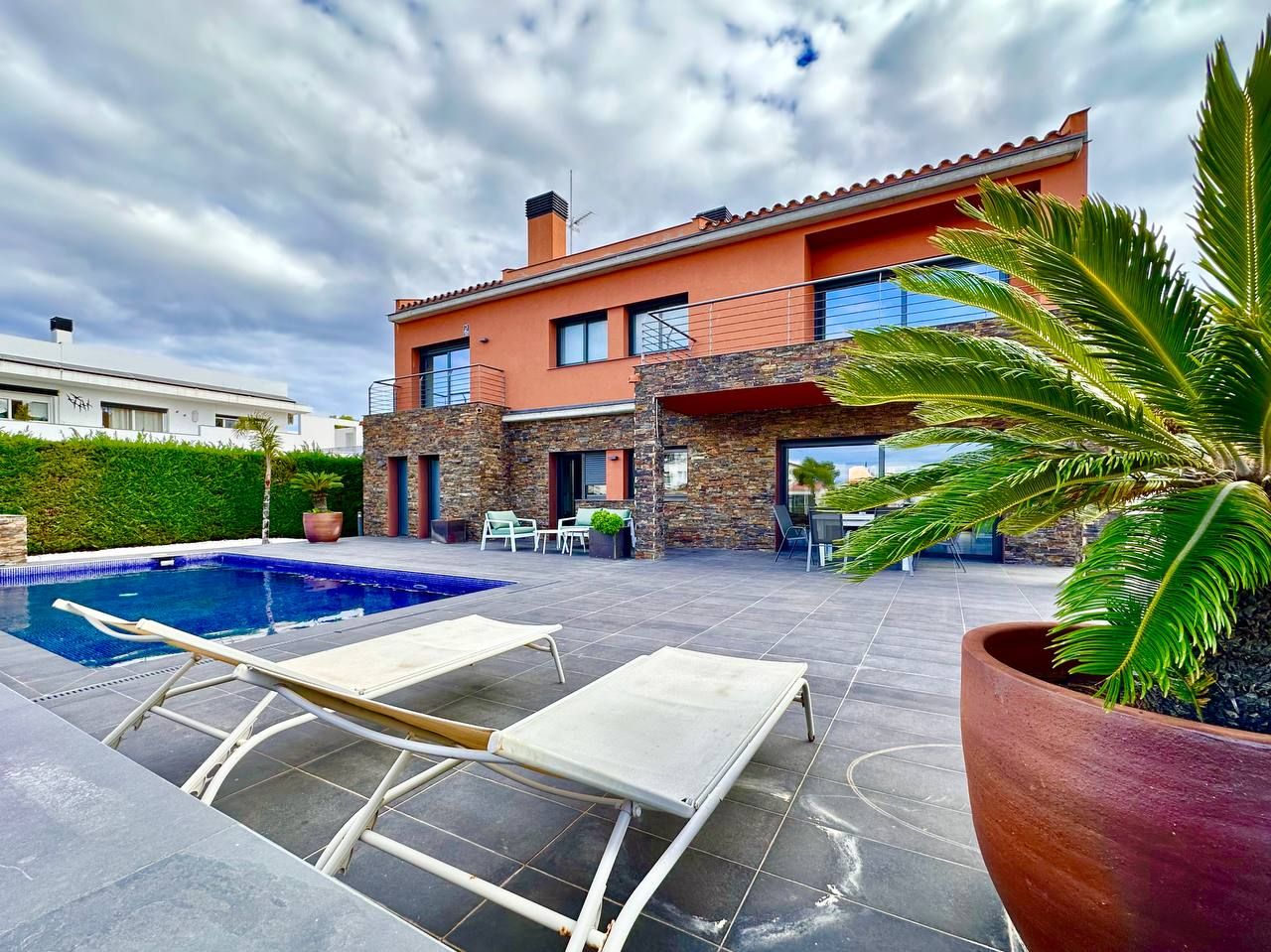 Vista exterior de Casa o chalet en venta en Roses con Aire acondicionado, Jardín privado y Parquet