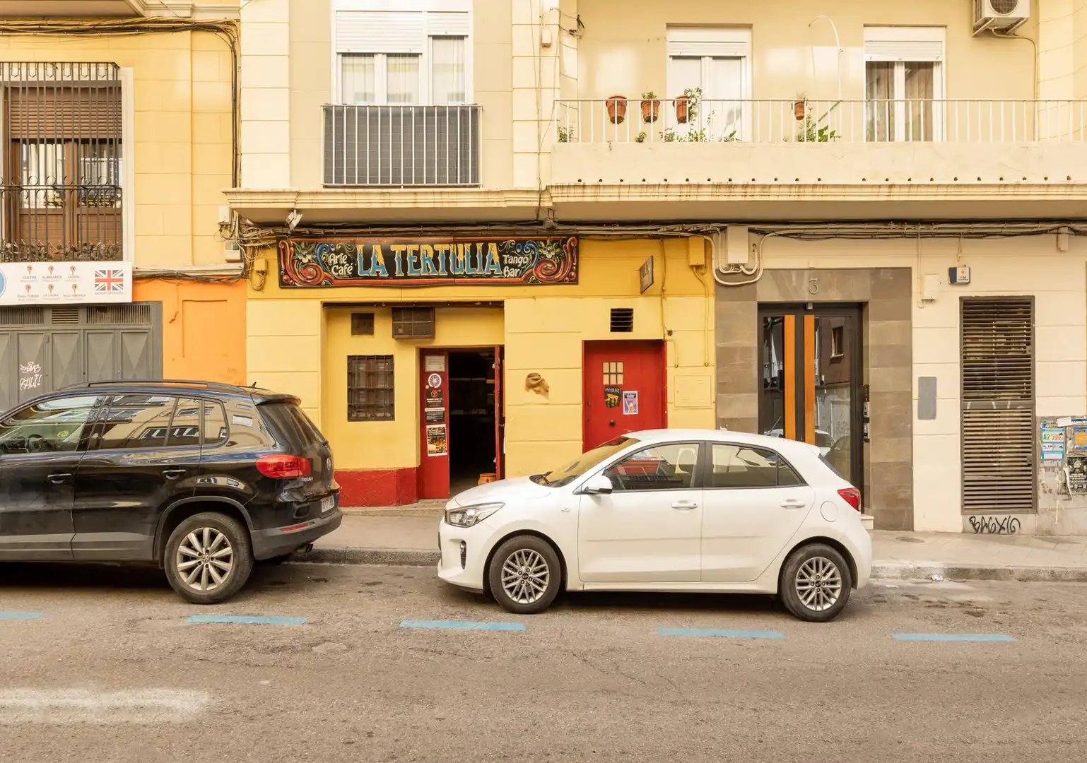 Vista exterior de Local en venda en  Granada Capital
