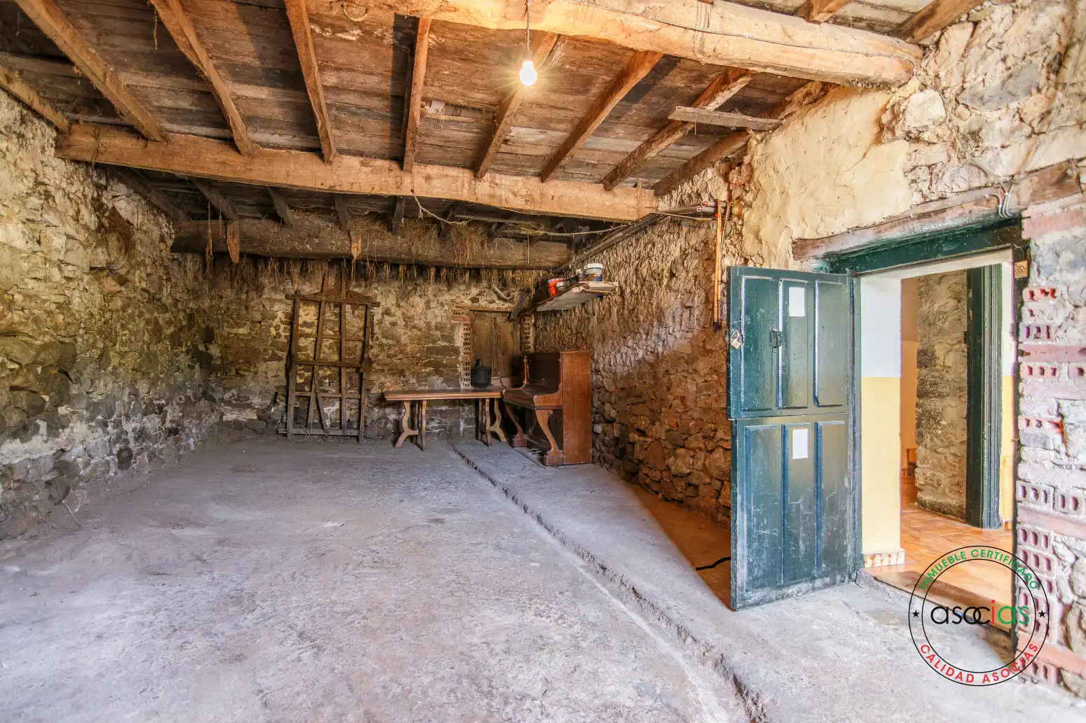 Casa o chalet en venta en Las Regueras   con Calefacción y Jardín privado