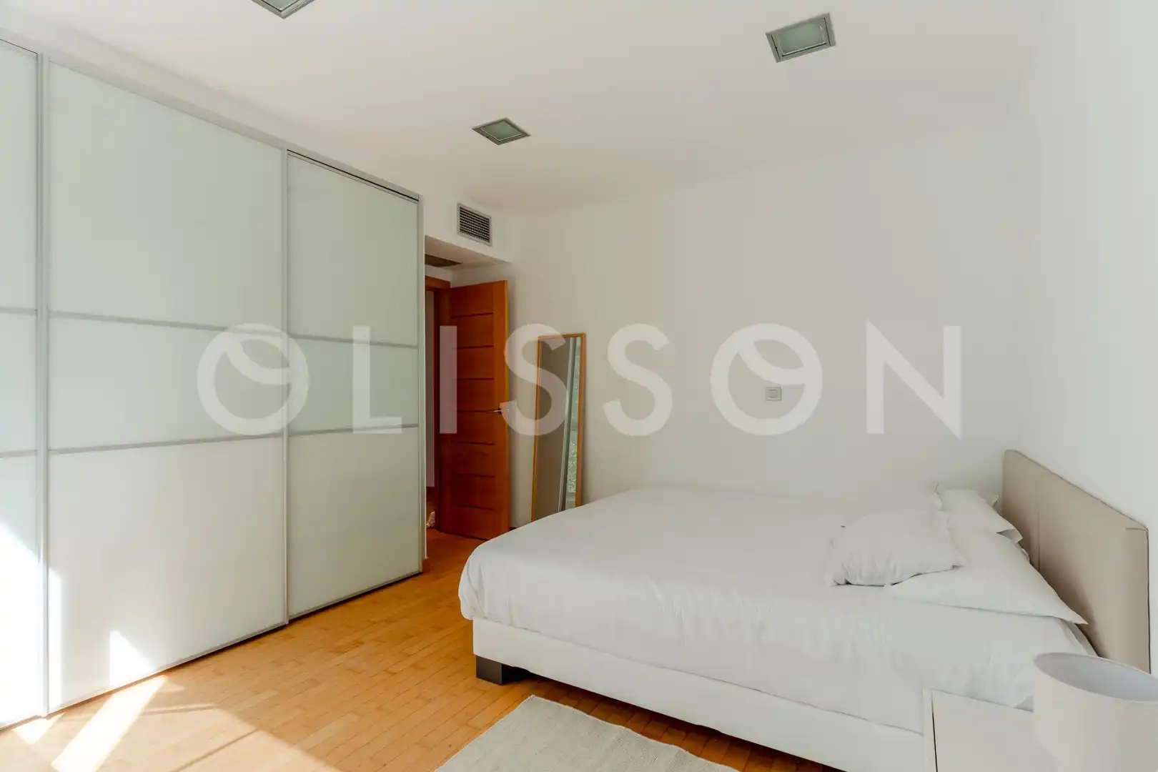Dormitori de Casa o xalet en venda en Madrid amb Aire condicionat, Calefacció i Jardí privat