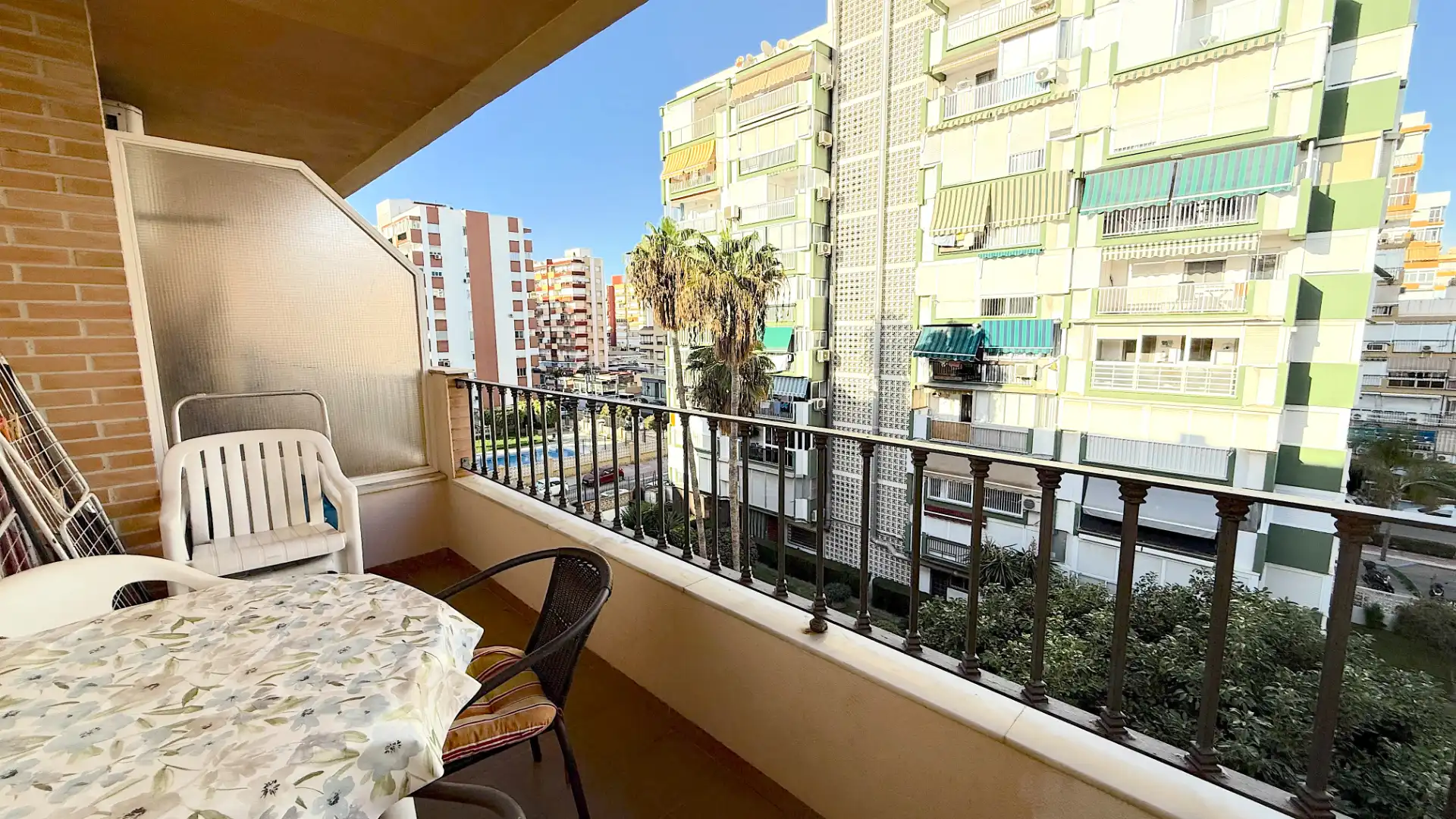 Flat with terrace to rent in Calle Infantes 31