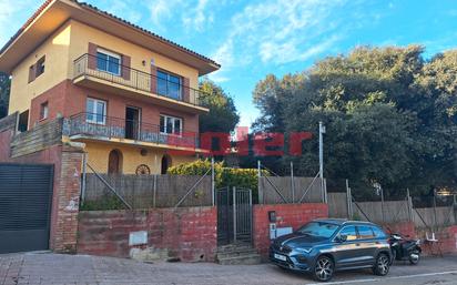 Vista exterior de Casa o xalet en venda en Sant Cugat del Vallès amb Calefacció, Jardí privat i Terrassa