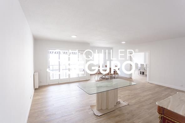 Living room of Flat for rent in  Madrid Capital  with Air Conditioner and Heating