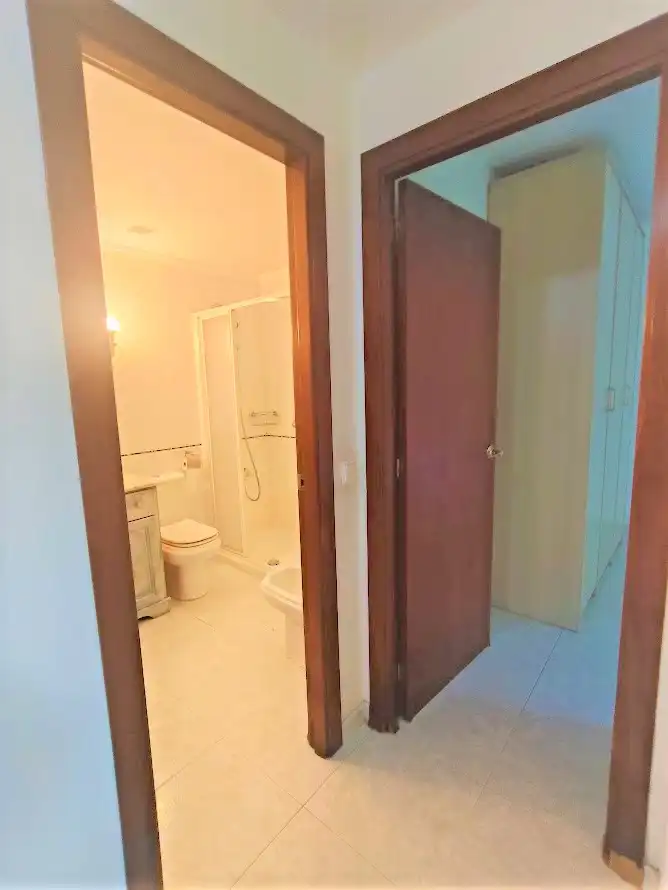Badezimmer von Wohnung zum Verkauf in Lleida mit Klimaanlage, Heizung und Möbliert