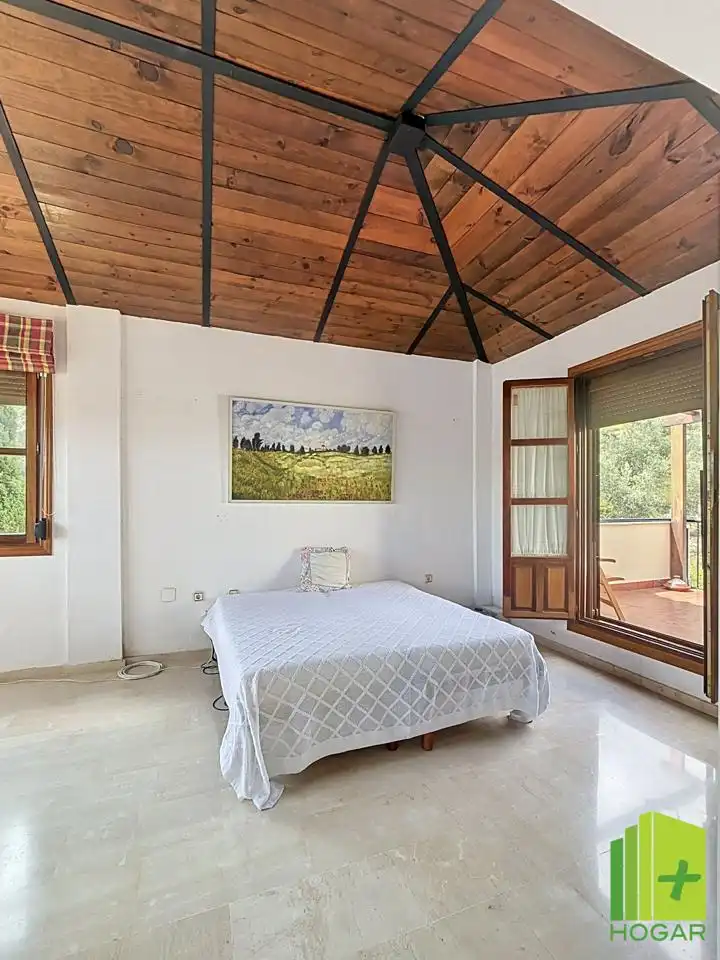 Habitación de Casa adosada en venta en Jaén con Aire acondicionado, Jardín privado y Terraza
