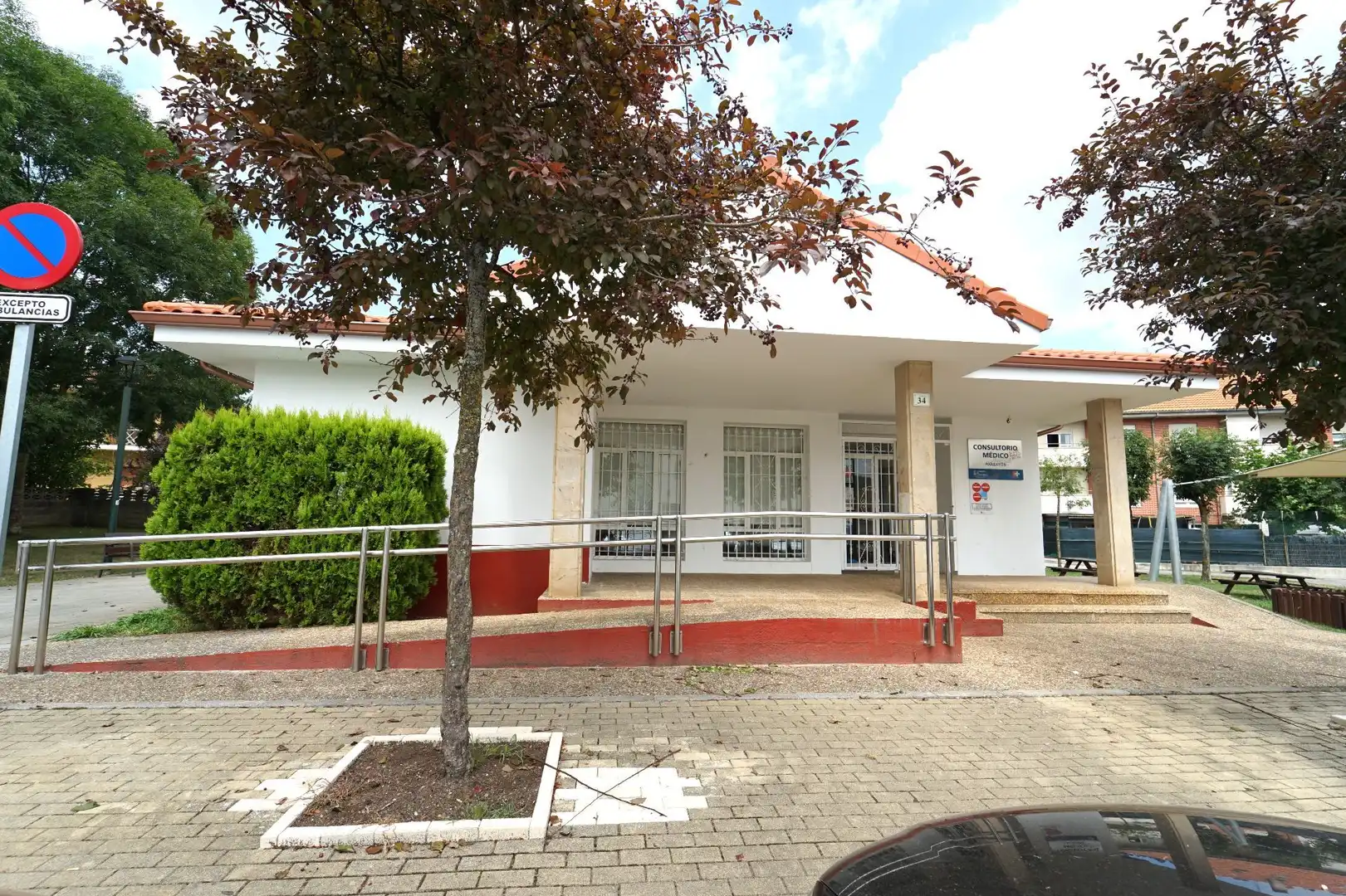 Vista exterior de Casa adosada en venta en Piélagos con Calefacción, Jardín privado y Terraza