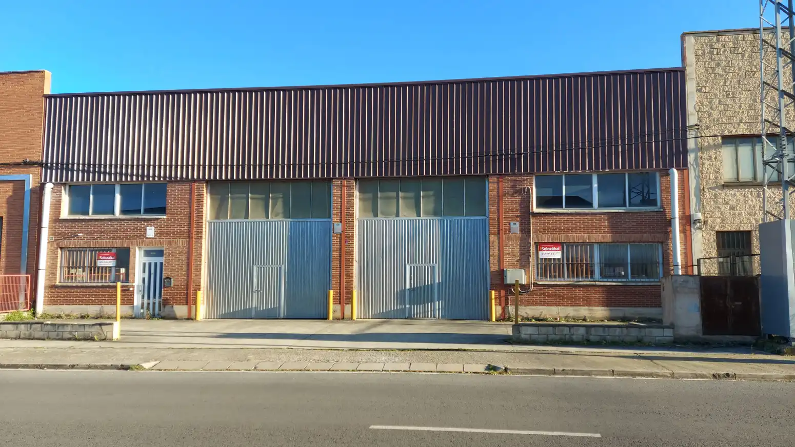 Vista exterior de Nau industrial de lloguer en  Logroño