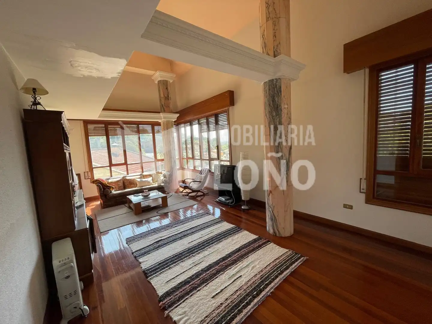 Sala d'estar de Dúplex en venda en Villabuena de Álava / Eskuernaga amb Parquet, Terrassa i Traster