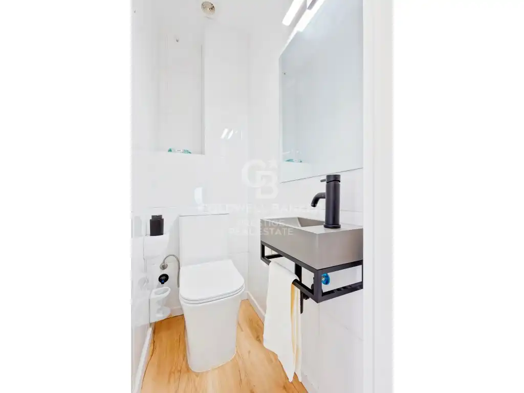 Bathroom of Houses for sale in Esplugues de Llobregat