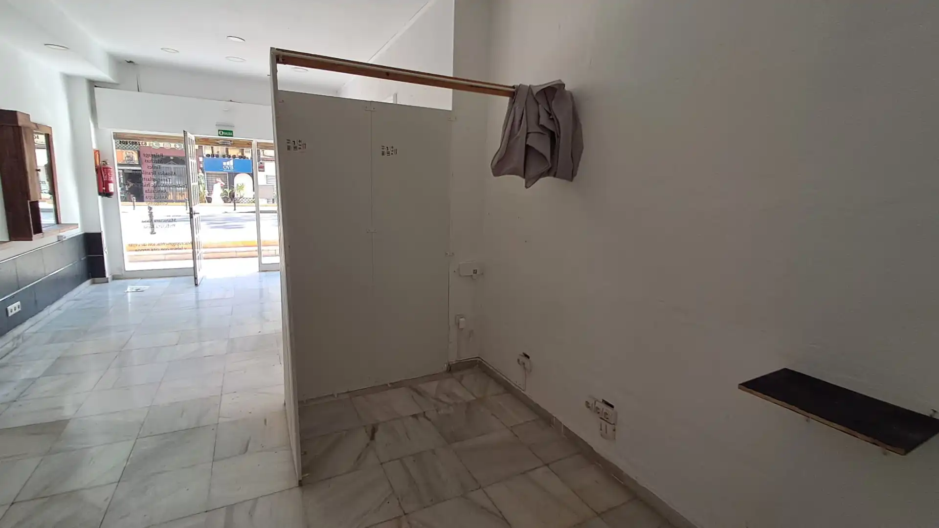 Commercial properties for sale in Fuengirola  with Air Conditioner and Alarm