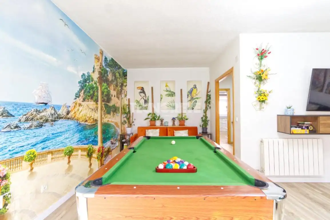 Wohnzimmer von Einfamilien-Reihenhaus zum Verkauf in Toledo mit Klimaanlage, Heizung und Privatgarten