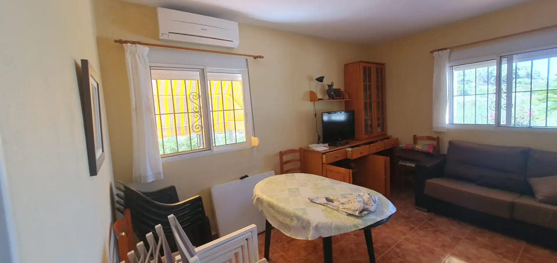 Wohnzimmer von Country house zum Verkauf in Llaurí mit Klimaanlage, Heizung und Privatgarten