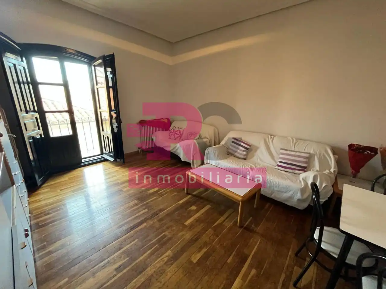 Sala d'estar de Pis de lloguer en Salamanca amb Calefacció, Parquet i Moblat