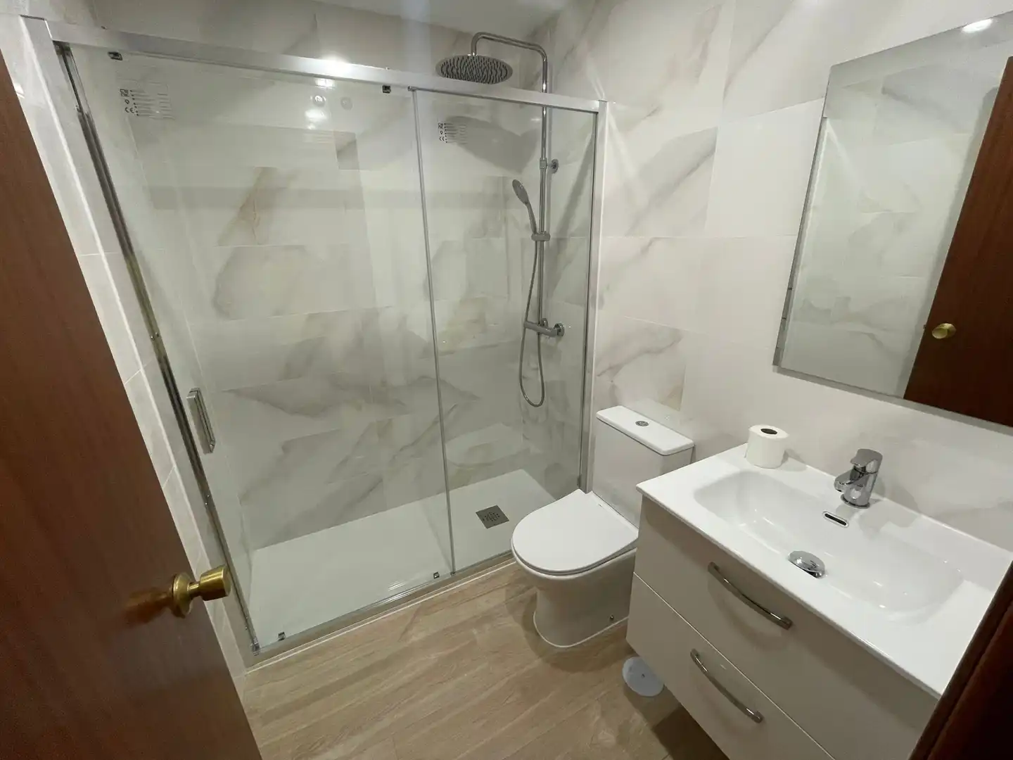 Baño de Piso de alquiler en Alcalá de Henares con Calefacción, Parquet y Amueblado