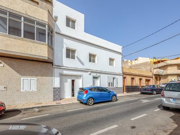 Haus mit Balkon zum Verkauf in Sardina