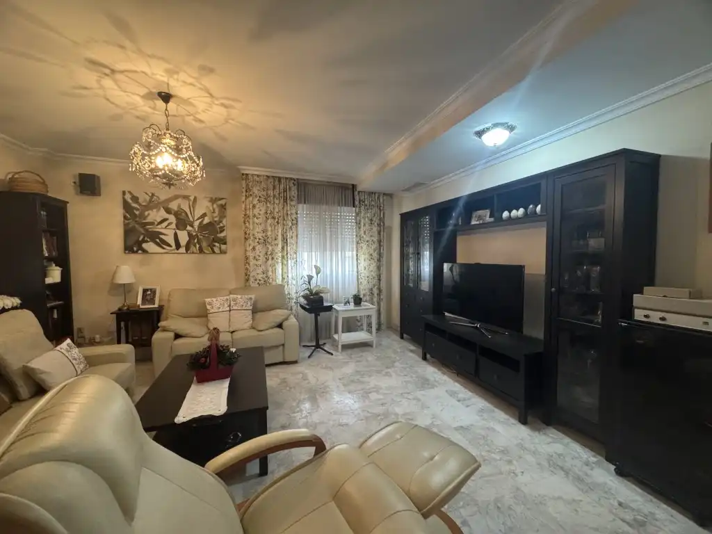 Wohnzimmer von Haus oder Chalet zum Verkauf in Algeciras mit Ofen und Waschmaschine