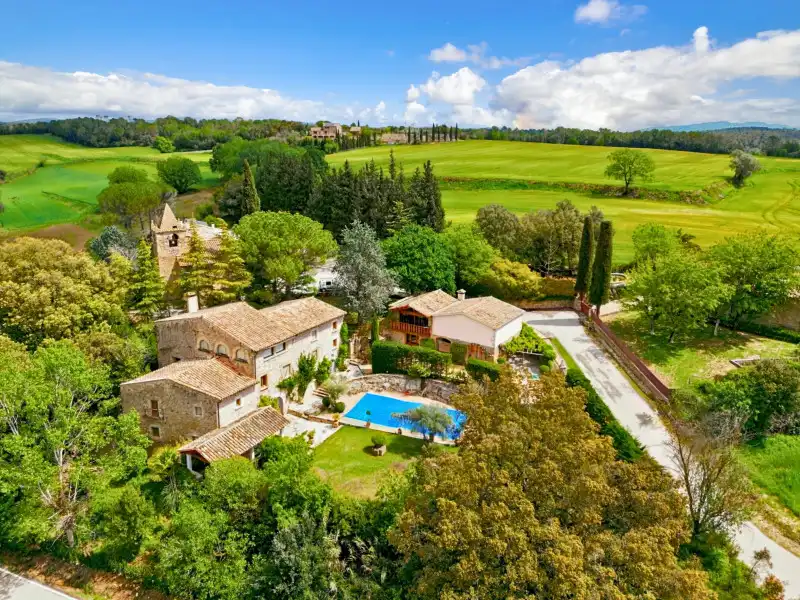 Casa amb piscina en venda a Cabanelles, imagen 2