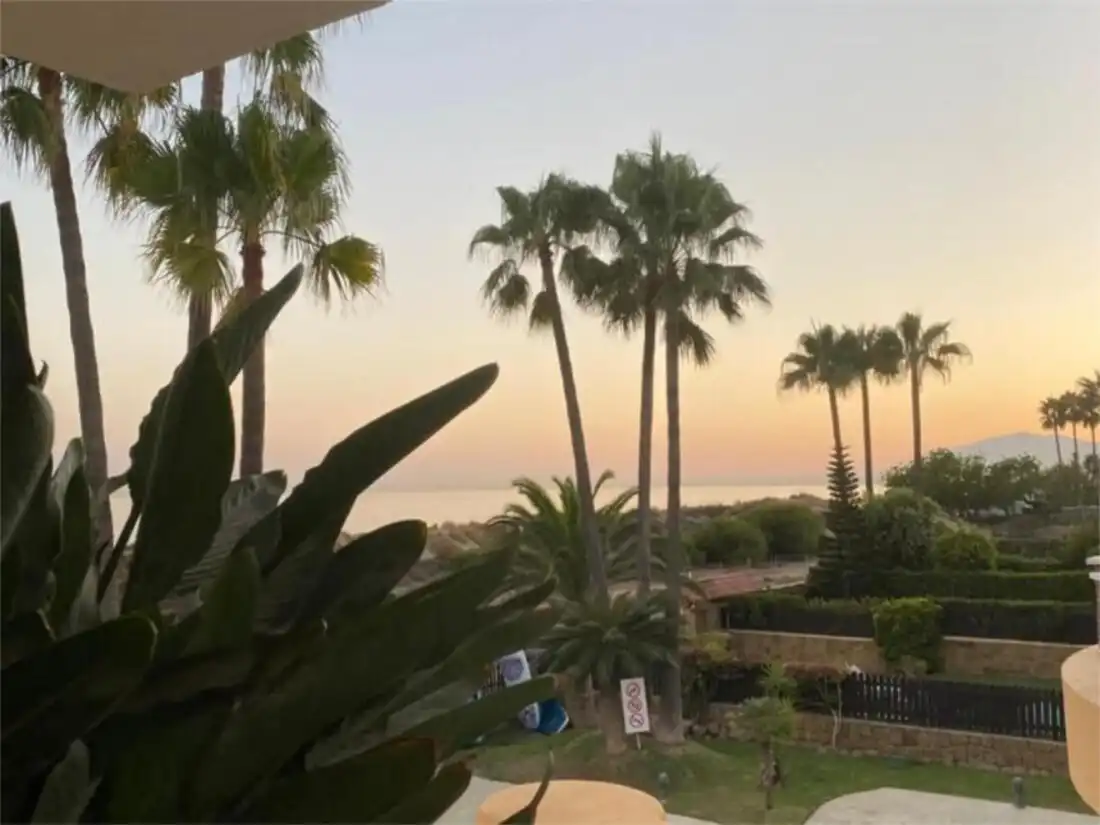 Vista exterior de Casa adosada en venda en Marbella amb Aire condicionat, Calefacció i Jardí privat