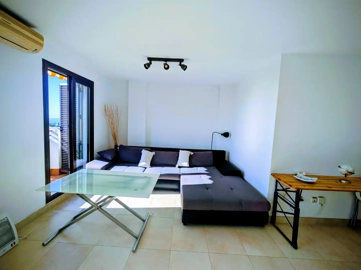 Living room of Detached homes for sale in Málaga  with Air Conditioner, Terrace and Community pool
