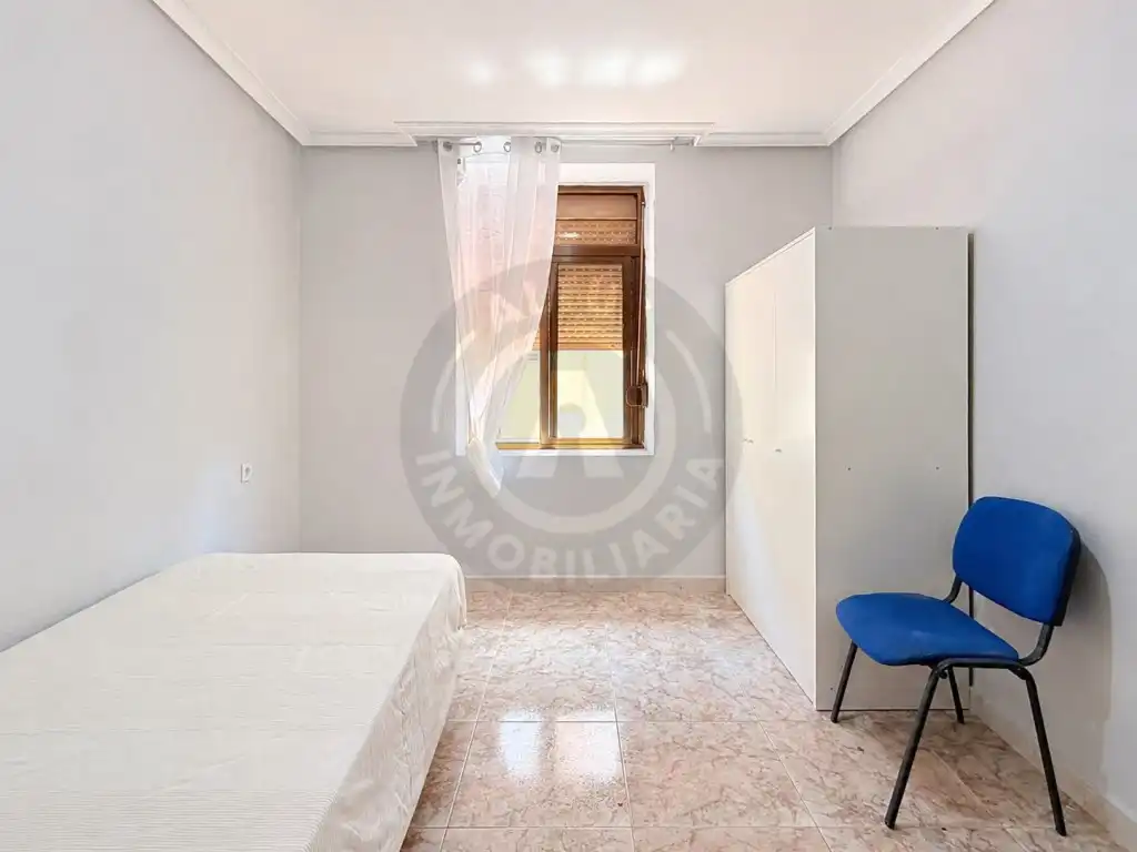 Habitación de Piso de alquiler en Cáceres con Amueblado, Lavadora y Microondas