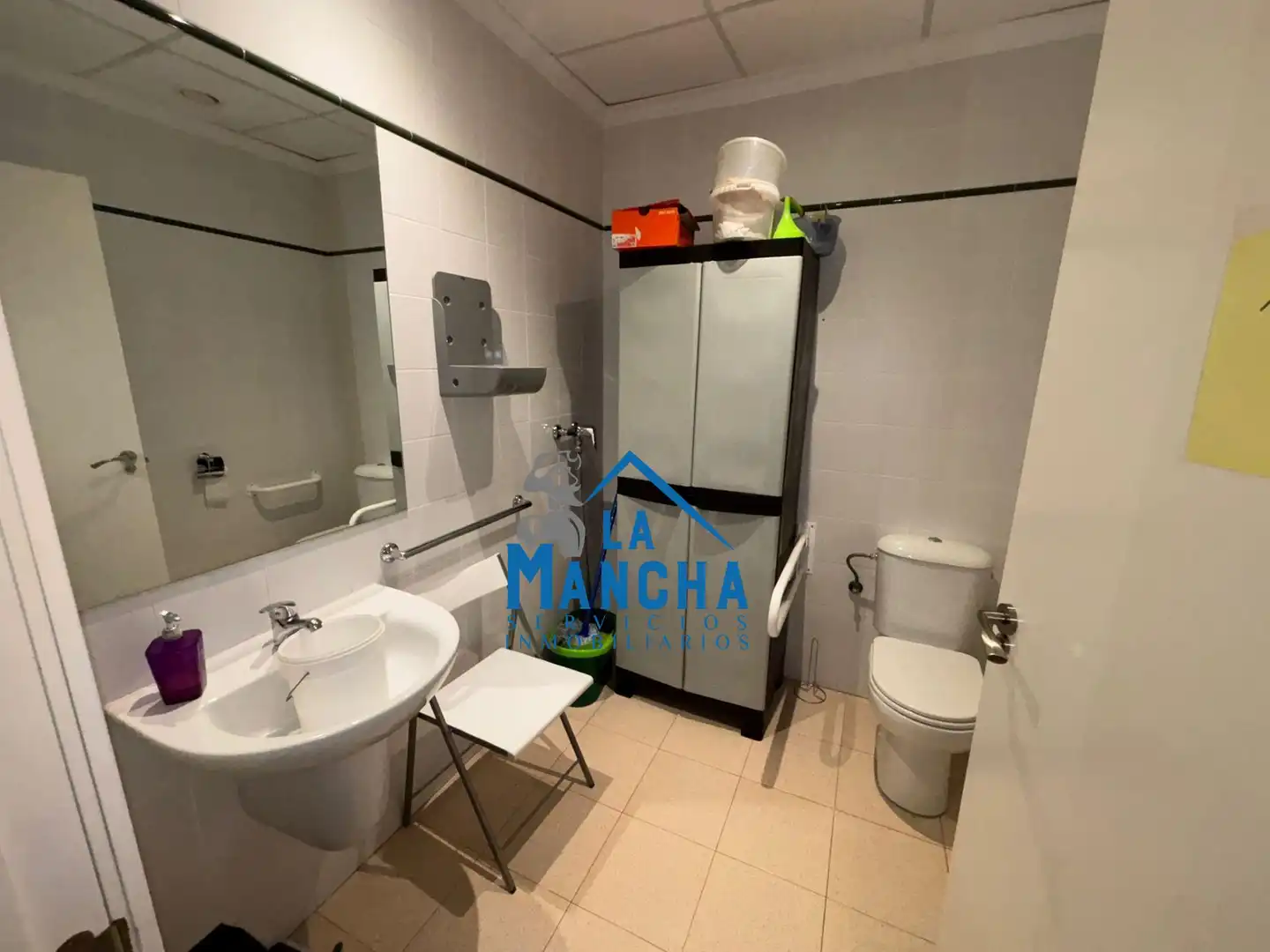 Badezimmer von Geschaftsraum zum Verkauf in Albacete mit Klimaanlage und Möbliert