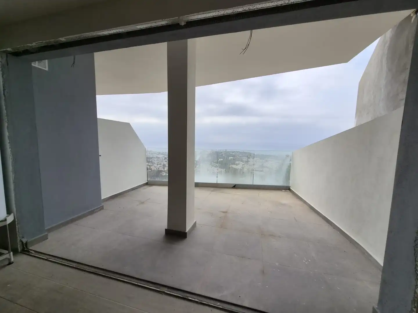 Pis d'obra nova amb piscina en venda a Avenida Rocas Blancas 12, imagen 4