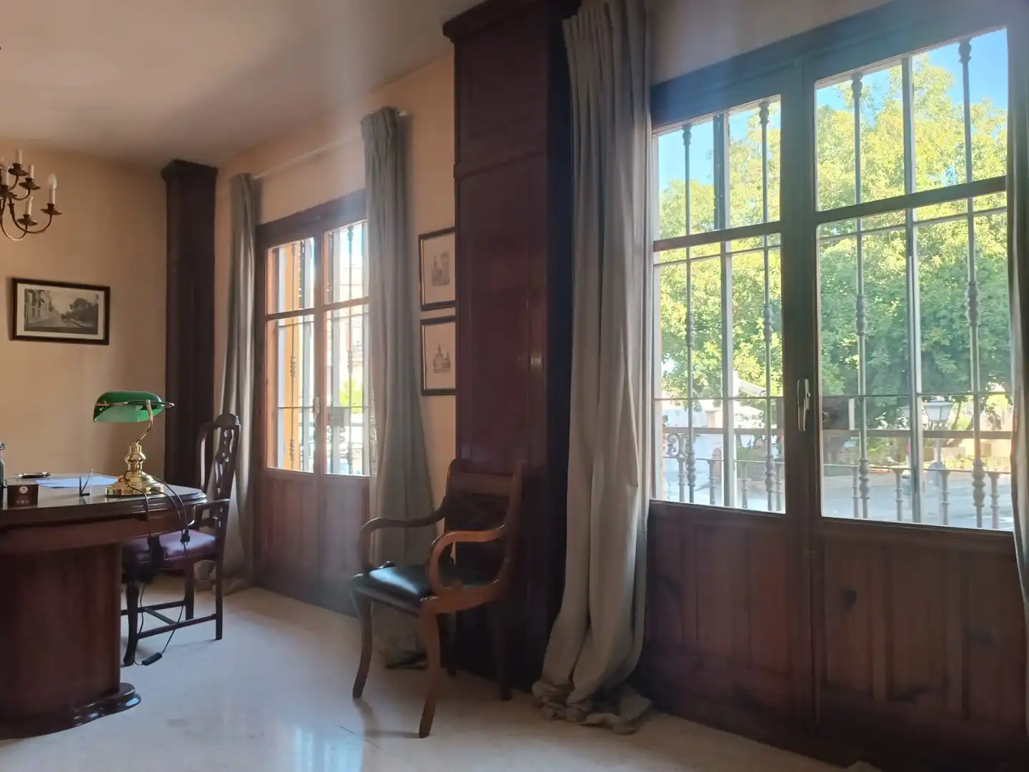 Esszimmer von Büro zum Verkauf in  Sevilla Capital mit Klimaanlage und Balkon