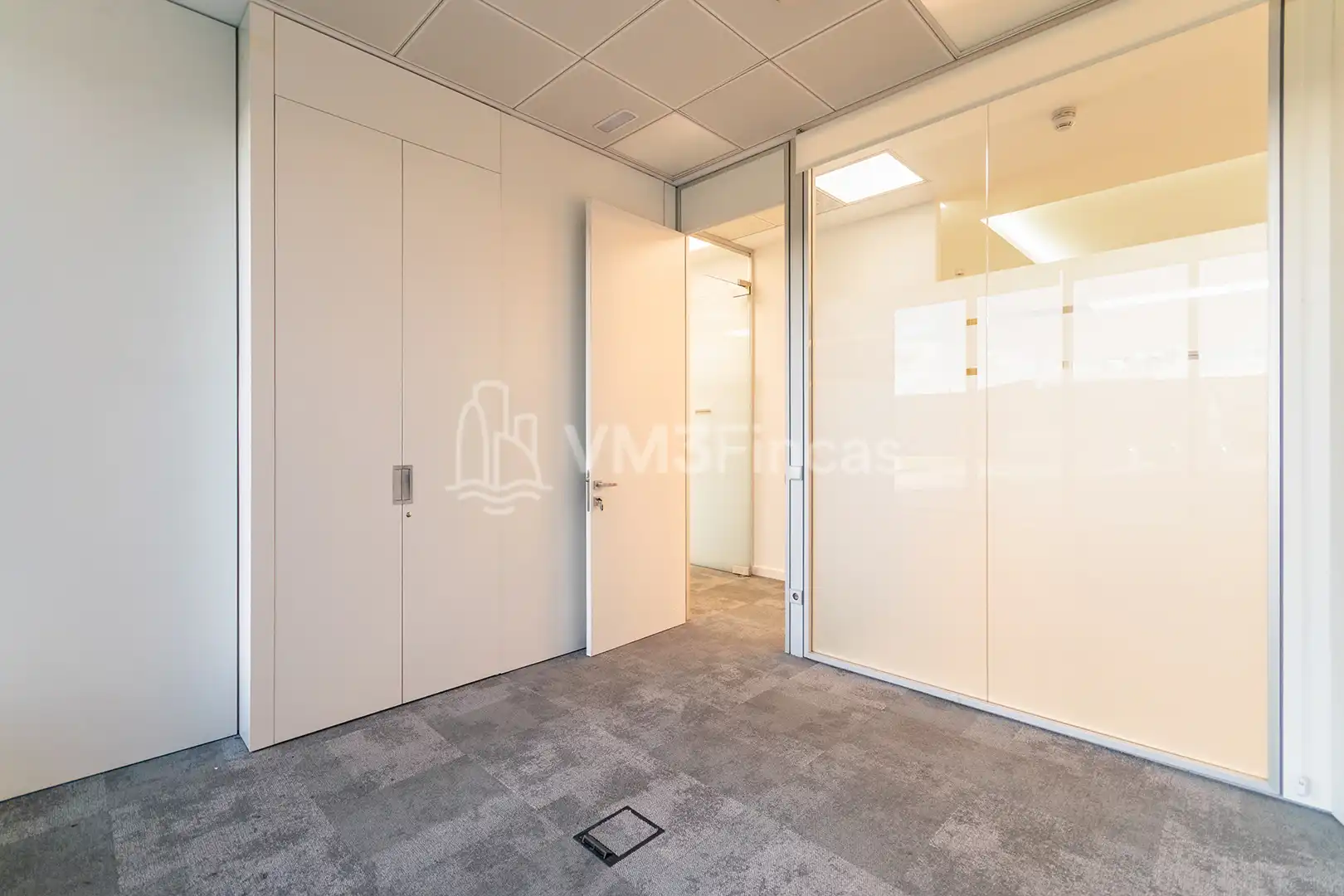 Büro zur Miete in El Prat de Llobregat mit Klimaanlage, Heizung und Terrasse