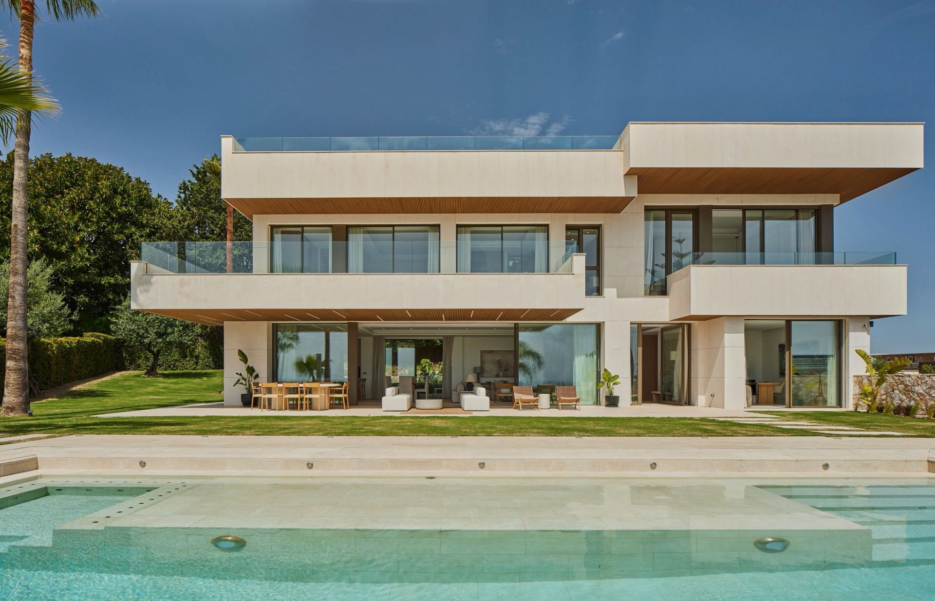 Vista exterior de Casa o xalet en venda en Málaga Capital amb Jardí privat, Piscina i Moblat