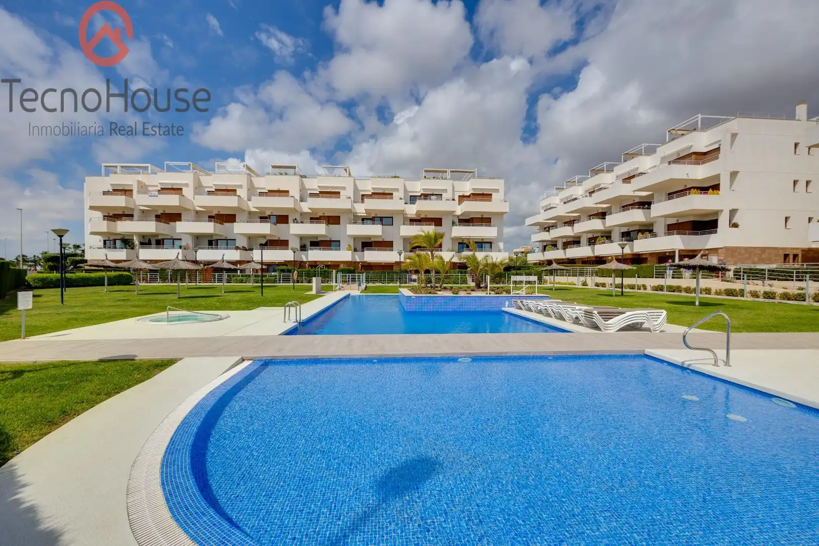 Vista exterior de Apartament en venda en Orihuela amb Aire condicionat, Calefacció i Jardí privat