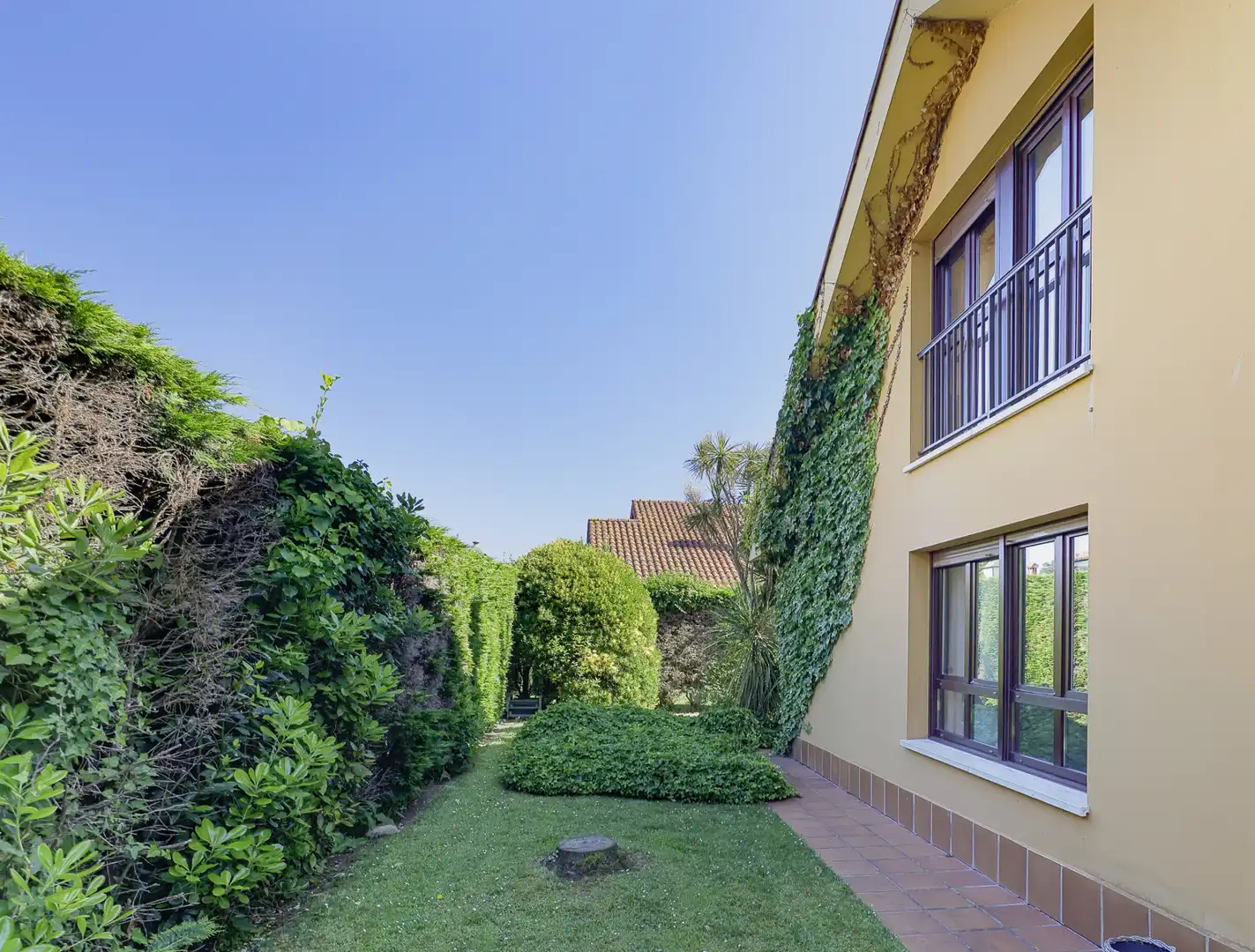 Vista exterior de Casa o xalet en venda en Gijón  amb Calefacció, Terrassa i Traster