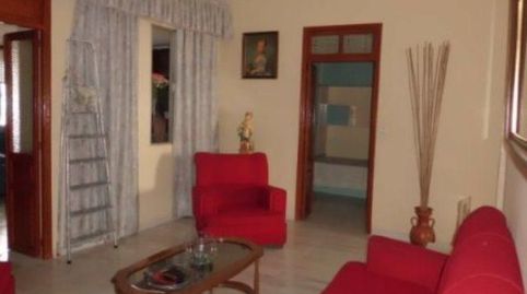 Estupendo piso en el distrito de pueblonuevo con una superficie de 122 m2, consta de 3 dormitorios , 1 sala de estar a la entrada , imatge 2