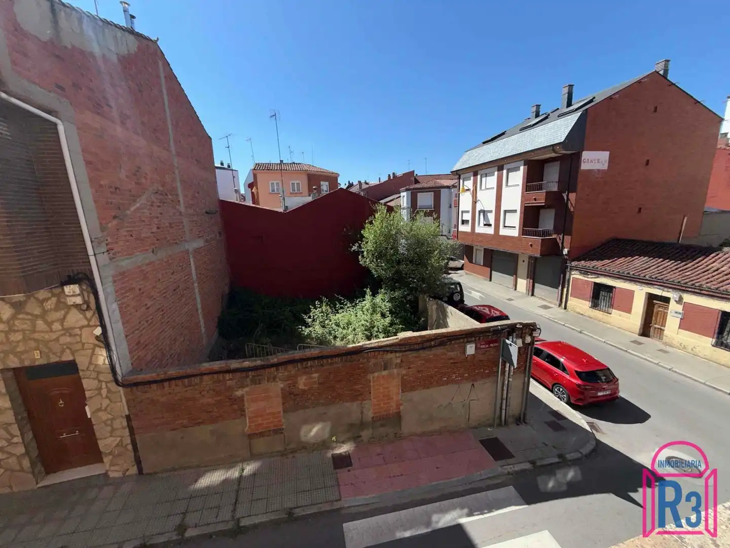 Außenansicht von Wohnungen zum Verkauf in León Capital  mit Heizung und Abstellraum