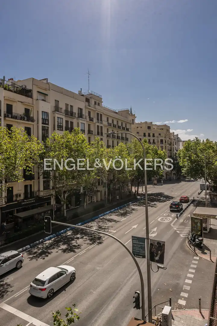 Vista exterior de Pis en venda en Madrid amb Aire condicionat, Calefacció i Balcó
