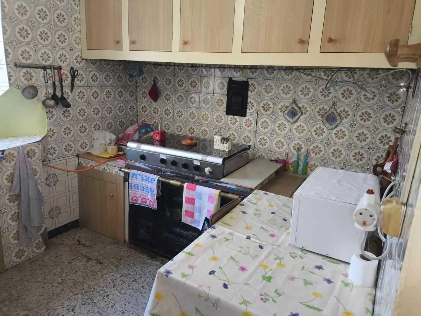 Cuina de Casa o xalet en venda en Santa Comba amb Traster i Moblat