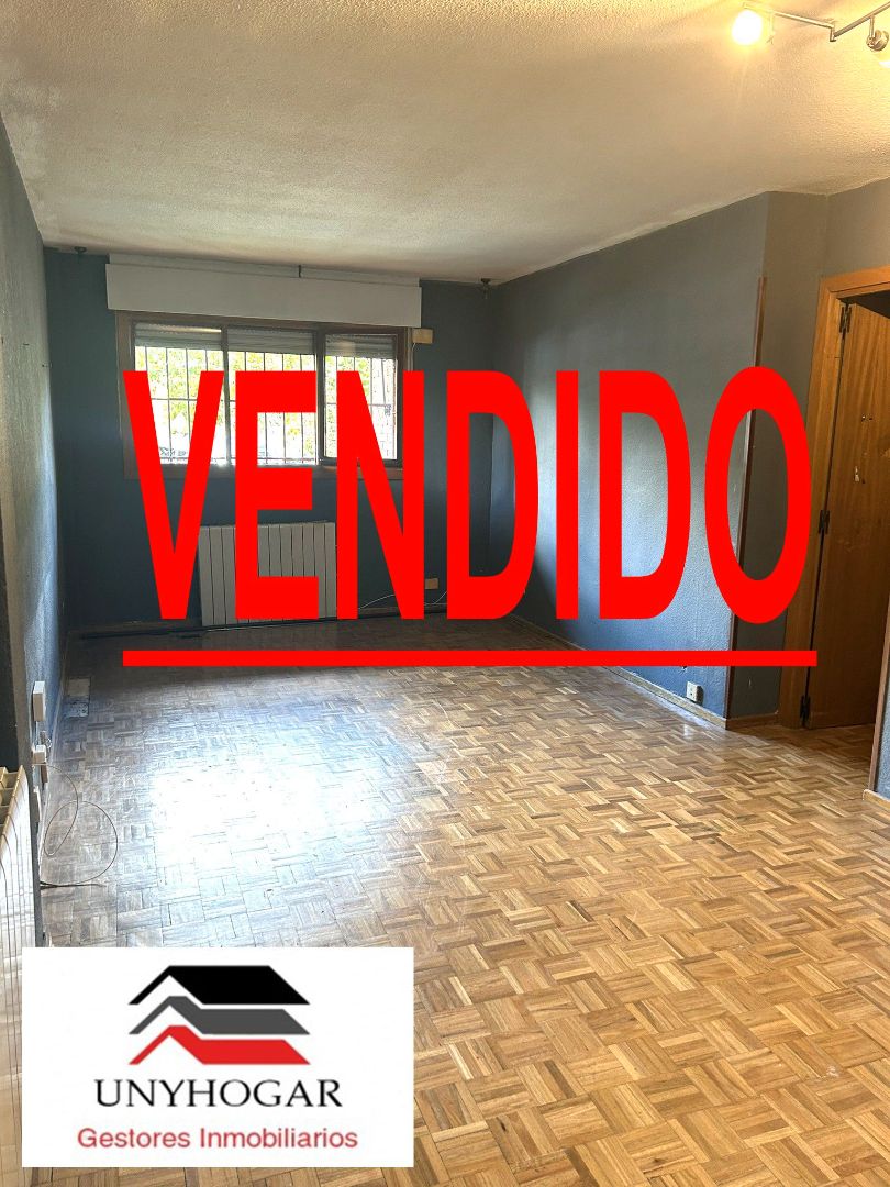 Bedroom of Flat for sale in San Fernando de Henares  with Heating, Parquet flooring and Storage room