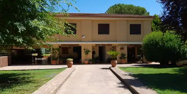 Vista exterior de Casa o chalet en venta en  Córdoba Capital con Aire acondicionado, Calefacción y Jardín privado