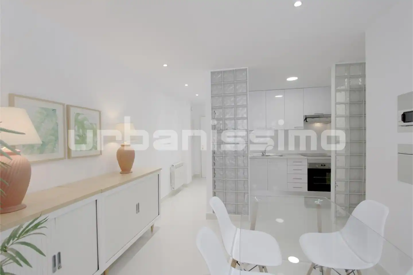 Cuina de Apartament de lloguer en Madrid amb Aire condicionat, Calefacció i Moblat