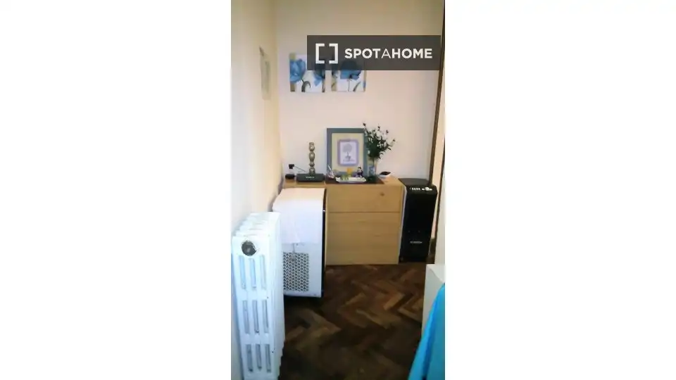 Room in Gros