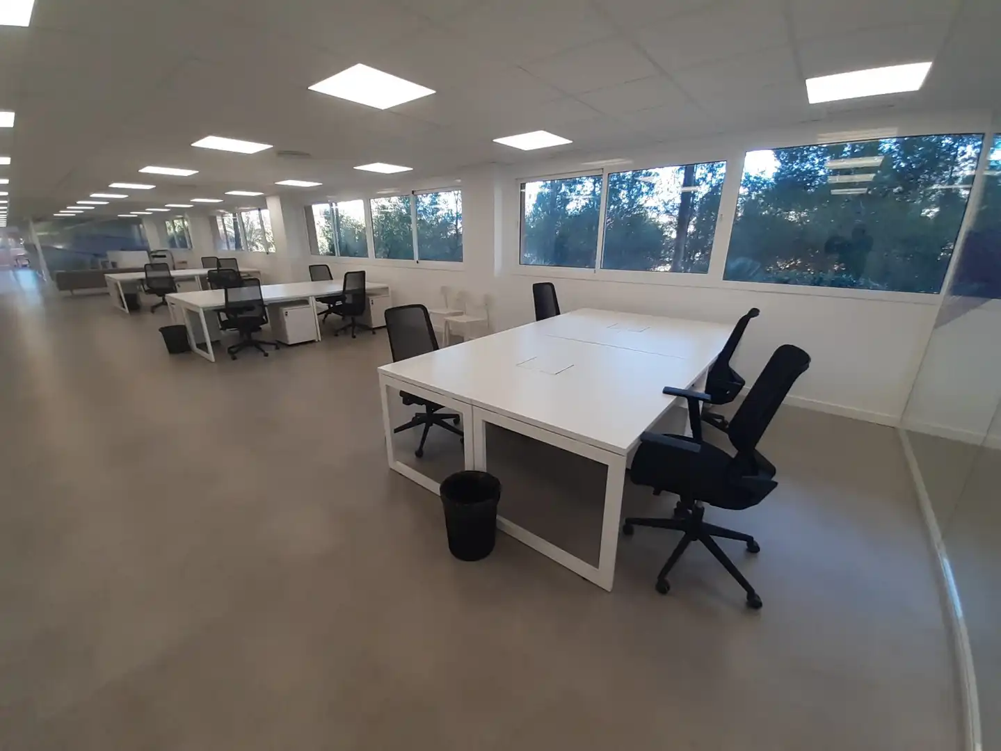 Office for rent in Marbella  with Air Conditioner and Furnished