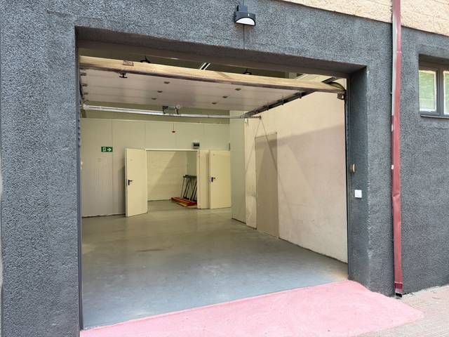 Local comercial en Alquiler en Avenida de Atenas en Monte Rozas